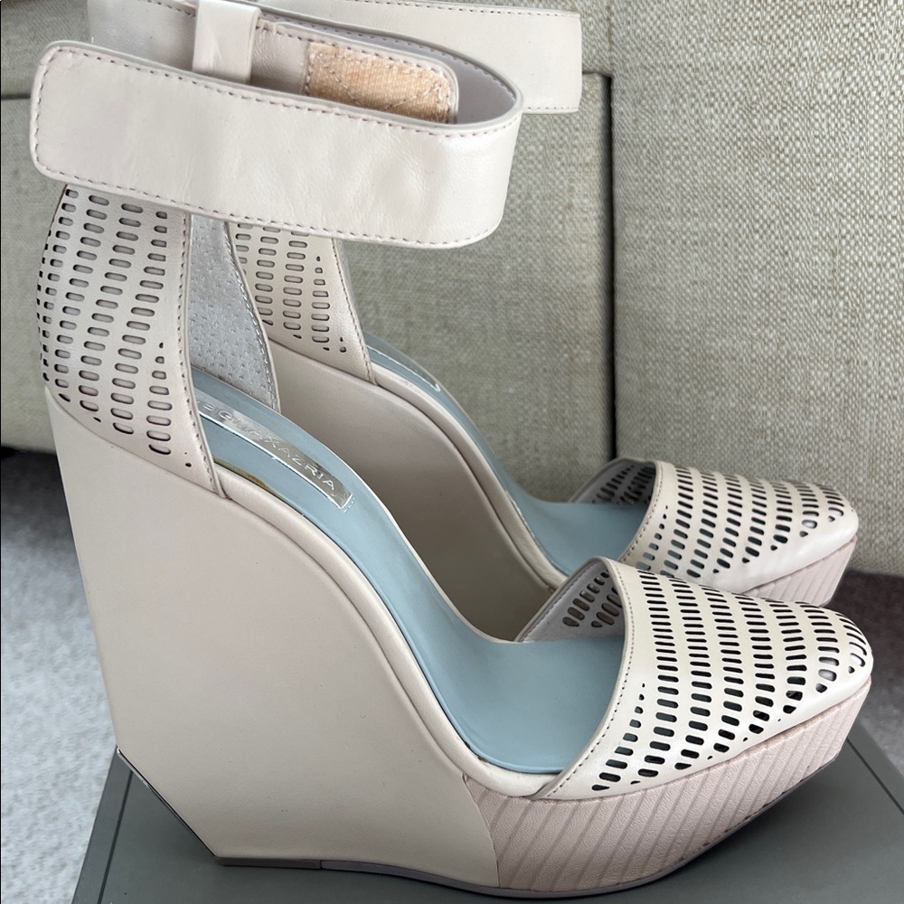 BCBGMaxAzria MA-Austin Heels US Size 8 New in Box
